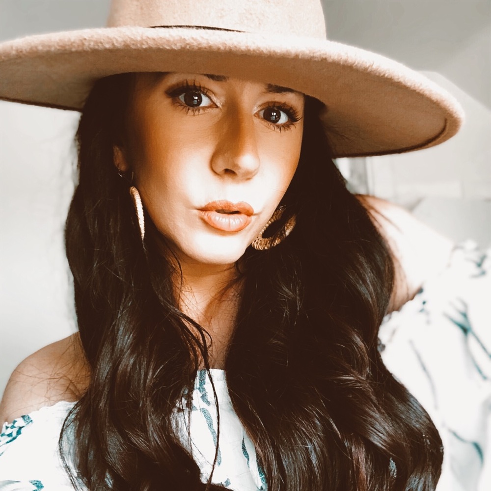 Meet your Posher, Hayley
